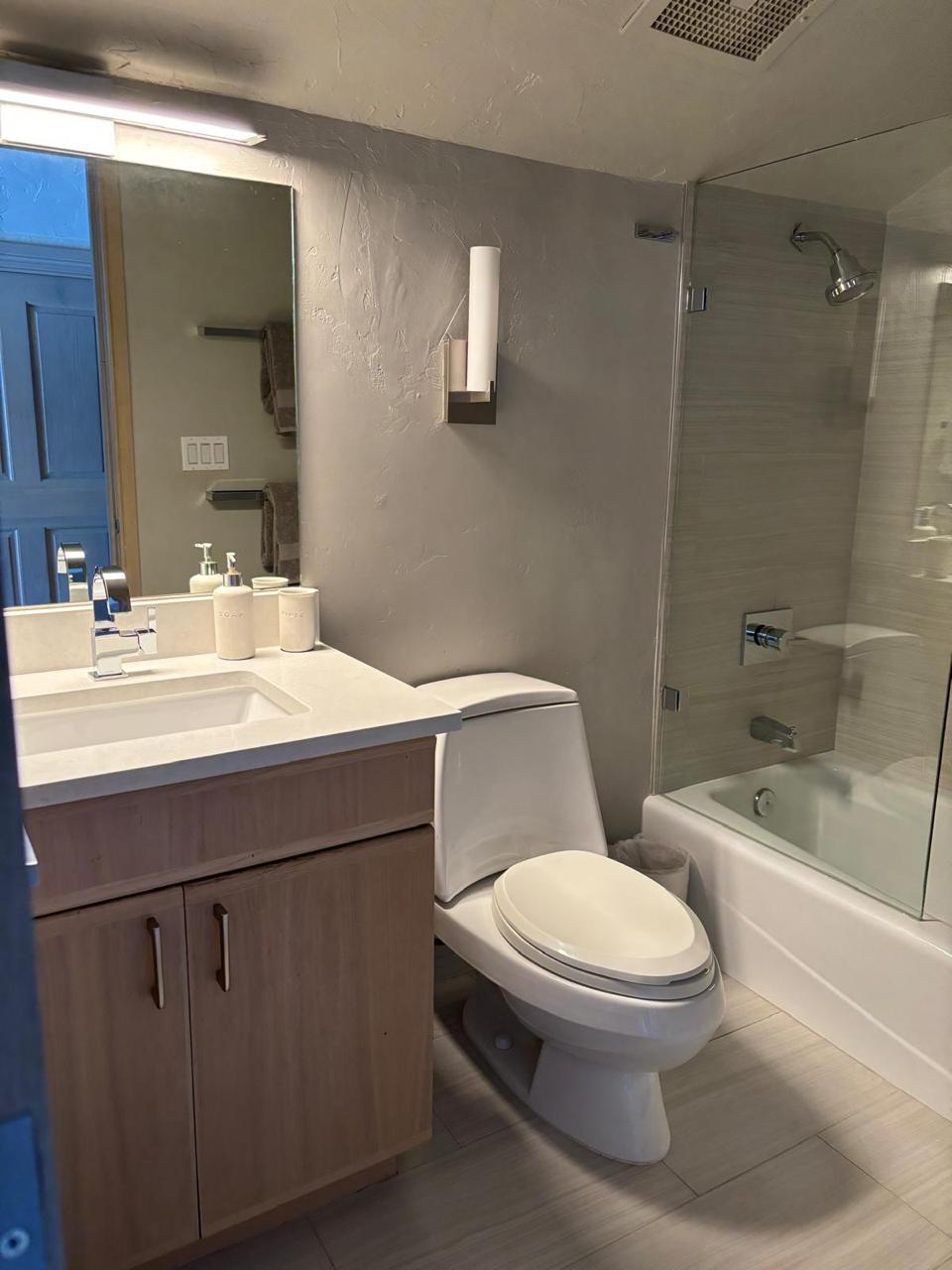 Gateway Plaza Casas Brabur (1)