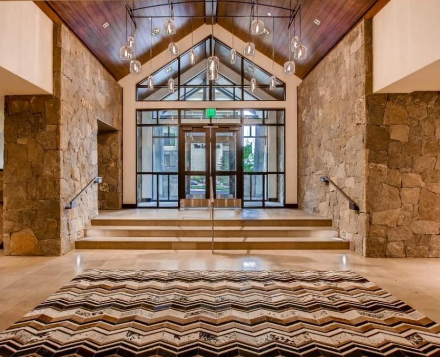 The Lion At Vail - Casas Brabur (2)