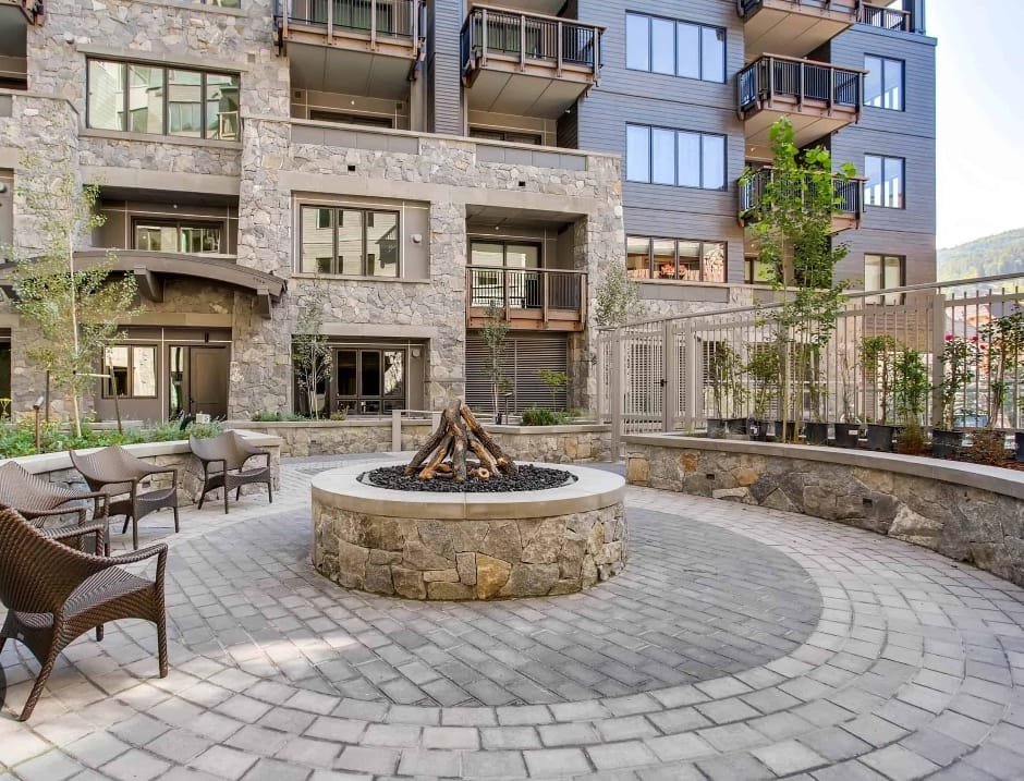 The Lion At Vail - Casas Brabur (7)